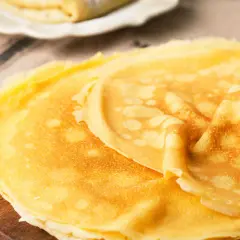 Deliziose crepes dolci, pronte per essere farcite. Una ricetta semplice e golosa per ogni occasione.