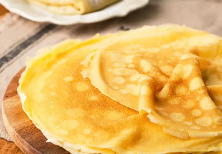 Deliziose crepes dolci, pronte per essere farcite. Una ricetta semplice e golosa per ogni occasione.