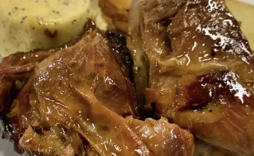 Agnello al forno morbido e dorato - guida a tempi e marinatura