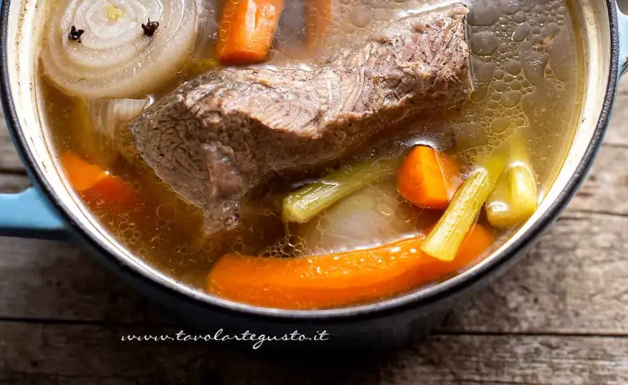 Brodo di Carne Perfetto - Guida Completa per un Gusto Insuperabile