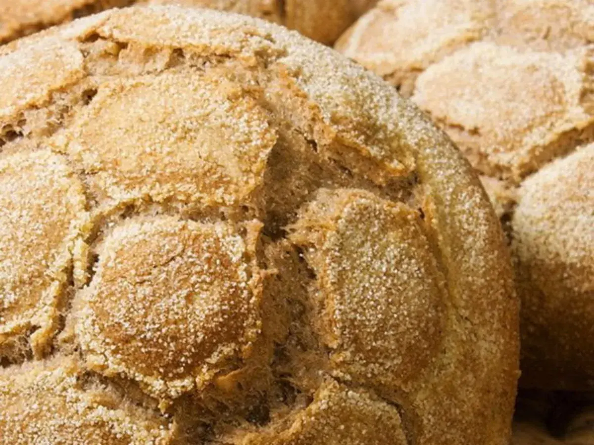 Pane di grano saraceno rustico, con crosta croccante e mollica soffice. Perfetto per accompagnare formaggi e salumi.