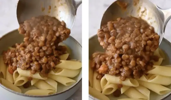 Un mestolo versa un saporito ragù di lenticchie su penne al dente. Un piatto vegetariano invitante e nutriente.