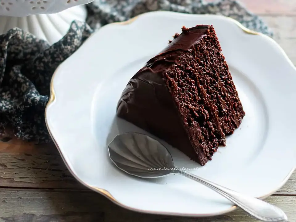 Torta al cioccolato morbida, varianti e cottura perfetta